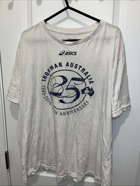 White 2010 ASICS 25th year Running marathon work out t shirt L Australia Runner